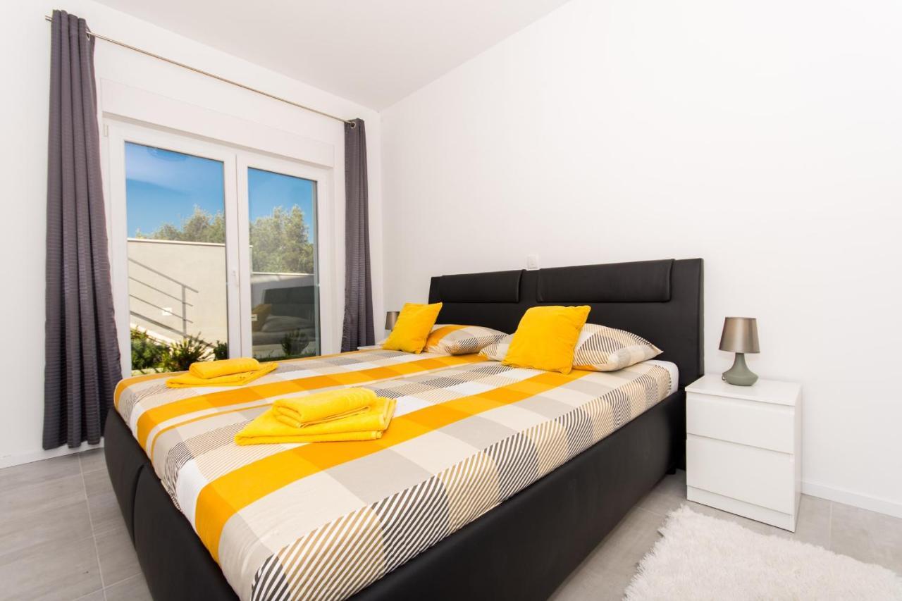Apartment Julia Trogir Exterior photo